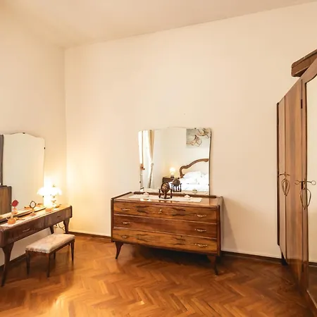 Apartment Retro Vintage, Centro Storico Ztl Pass Free *